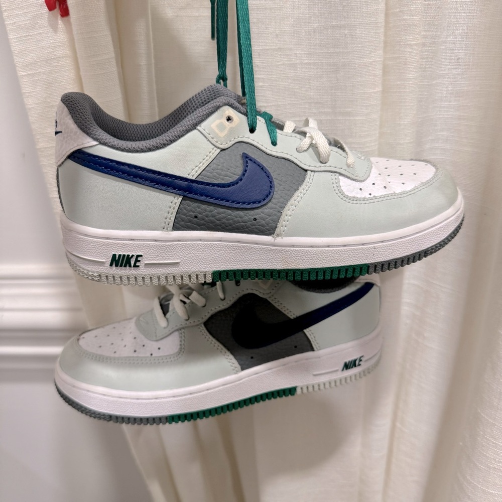 Little Kid's Nike Force 1 LV8 Light Silver/Deep Royal Blue (FB9501 001) Size 1.5